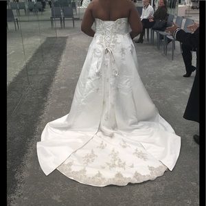 Beautiful Plus Size Ivory wedding Dress